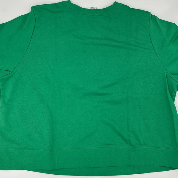 Nike Sportswear Club Fleece Graphic Sweatshirt in Green - Picture 4 of 8
